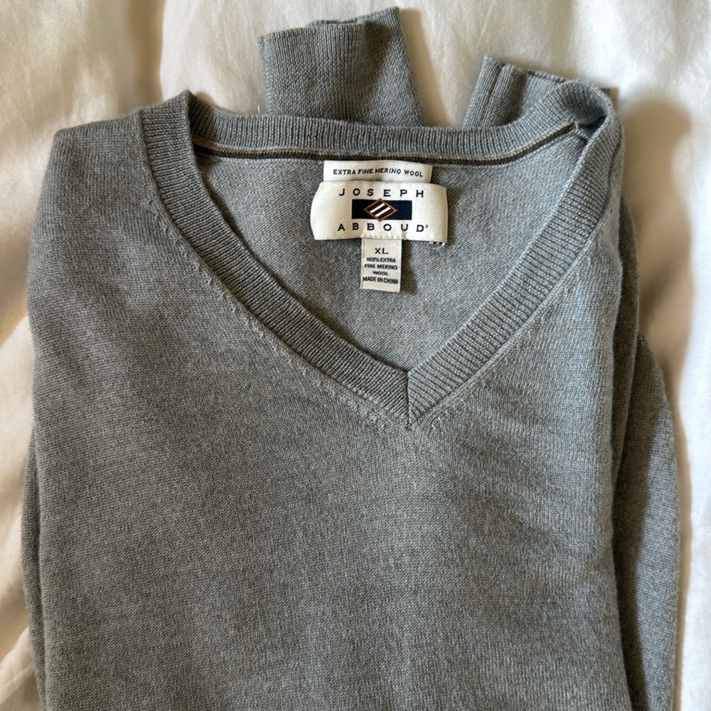 Joseph Abboud XL grey v neck men’s sweater